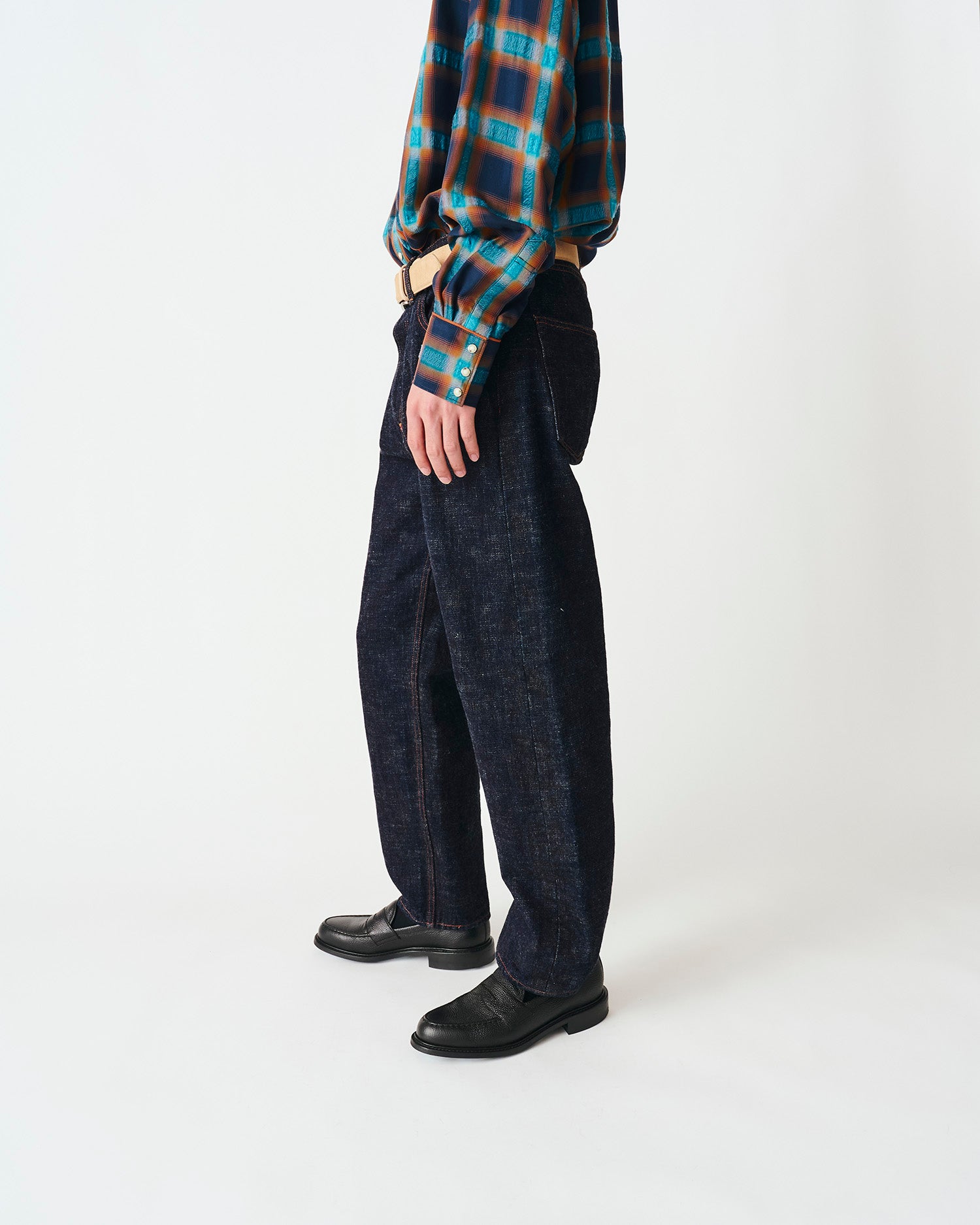 SLUB DENIM STRAIGHT PANTS - スラブデニム ストレートパンツ｜DDDD